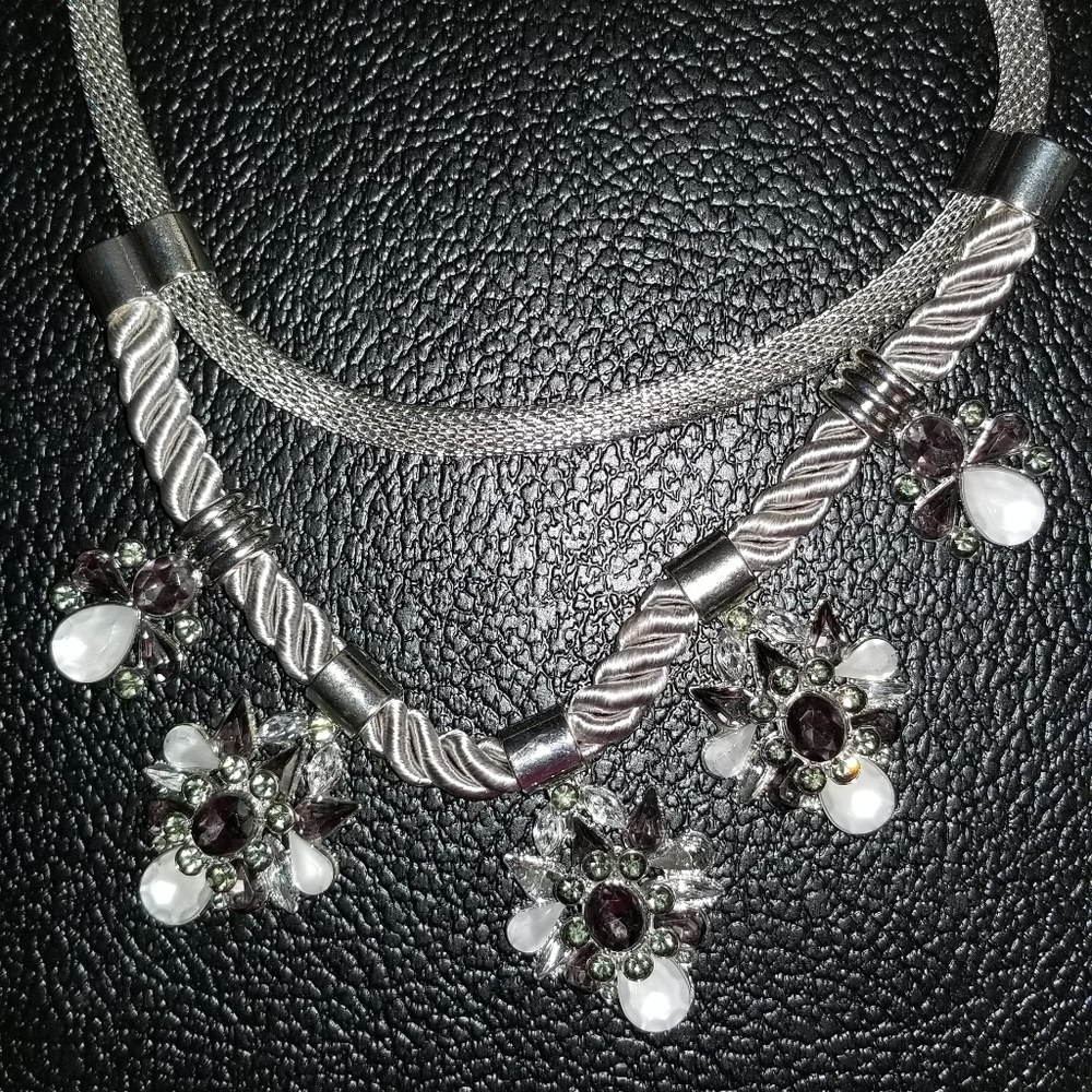 Silver tone necklace